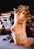 「こころ豊かに たくましくの樹」制作中