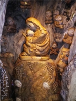 正面から内部をのぞく