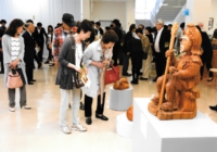 大小さまざまな作品に、思わず会話も弾む